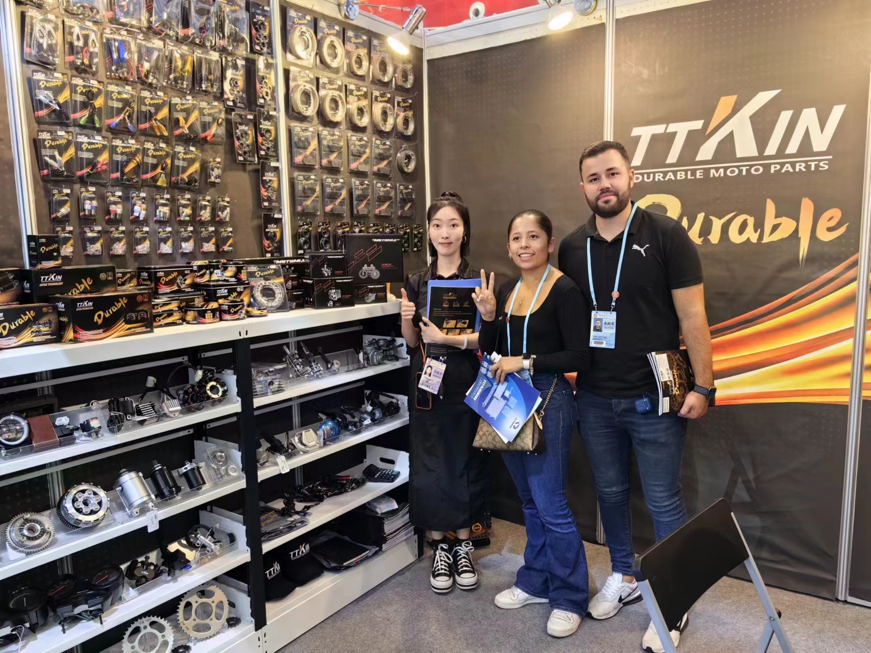 Exposición de recambios para motocicletas